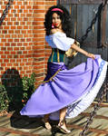 Dance la Esmeralda by MomoKarinyo