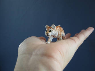 Golden tabby tiger sculpture