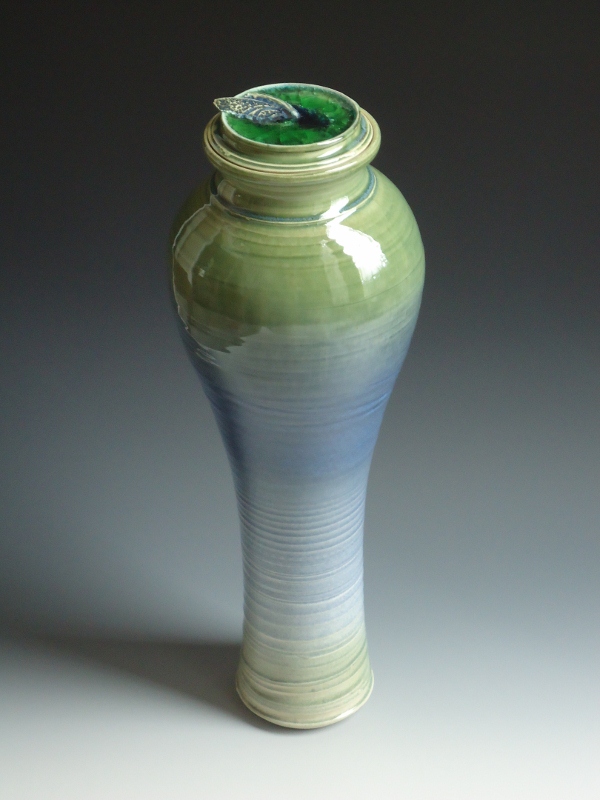 lidded vase 114268