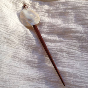Rosewood hair stick with blister pearl