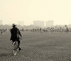 cycling to the crowd