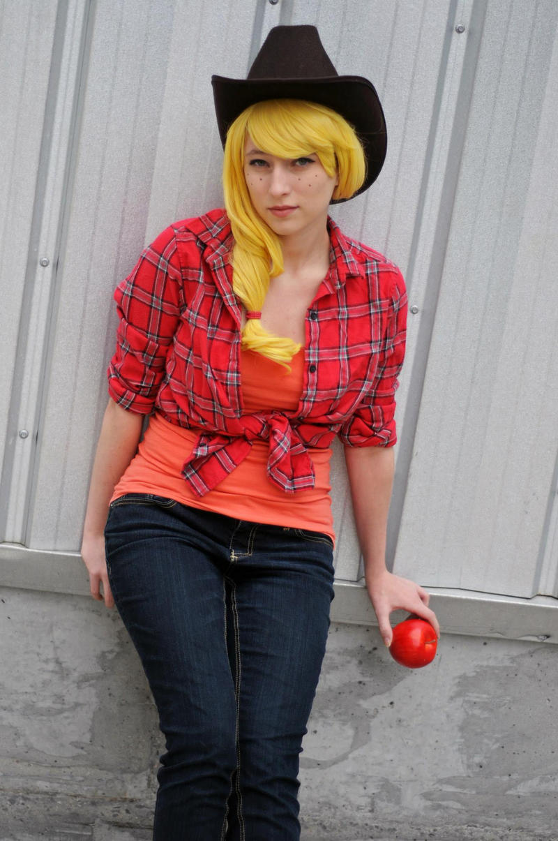 AJ - MLP: FiM NYCC 2013 by youraveragenerd on DeviantArt