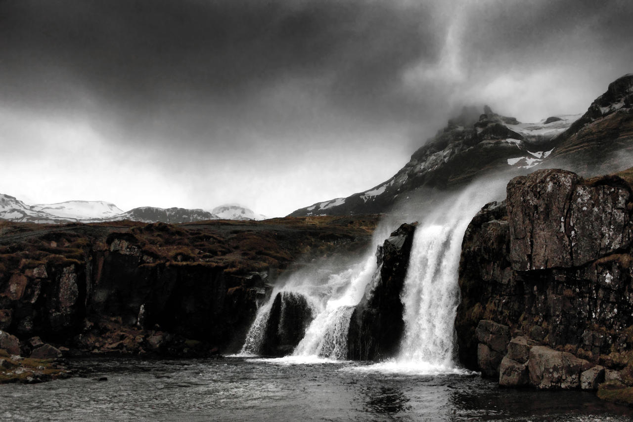 STORM OVER KIRKJUFELLSFOSS