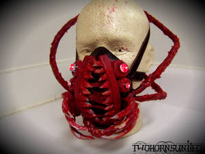 ''Fangs'' Alien face parasite gas mask