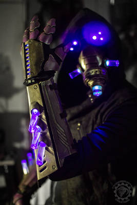 The summoner - light up cyberpunk gauntlets + mask