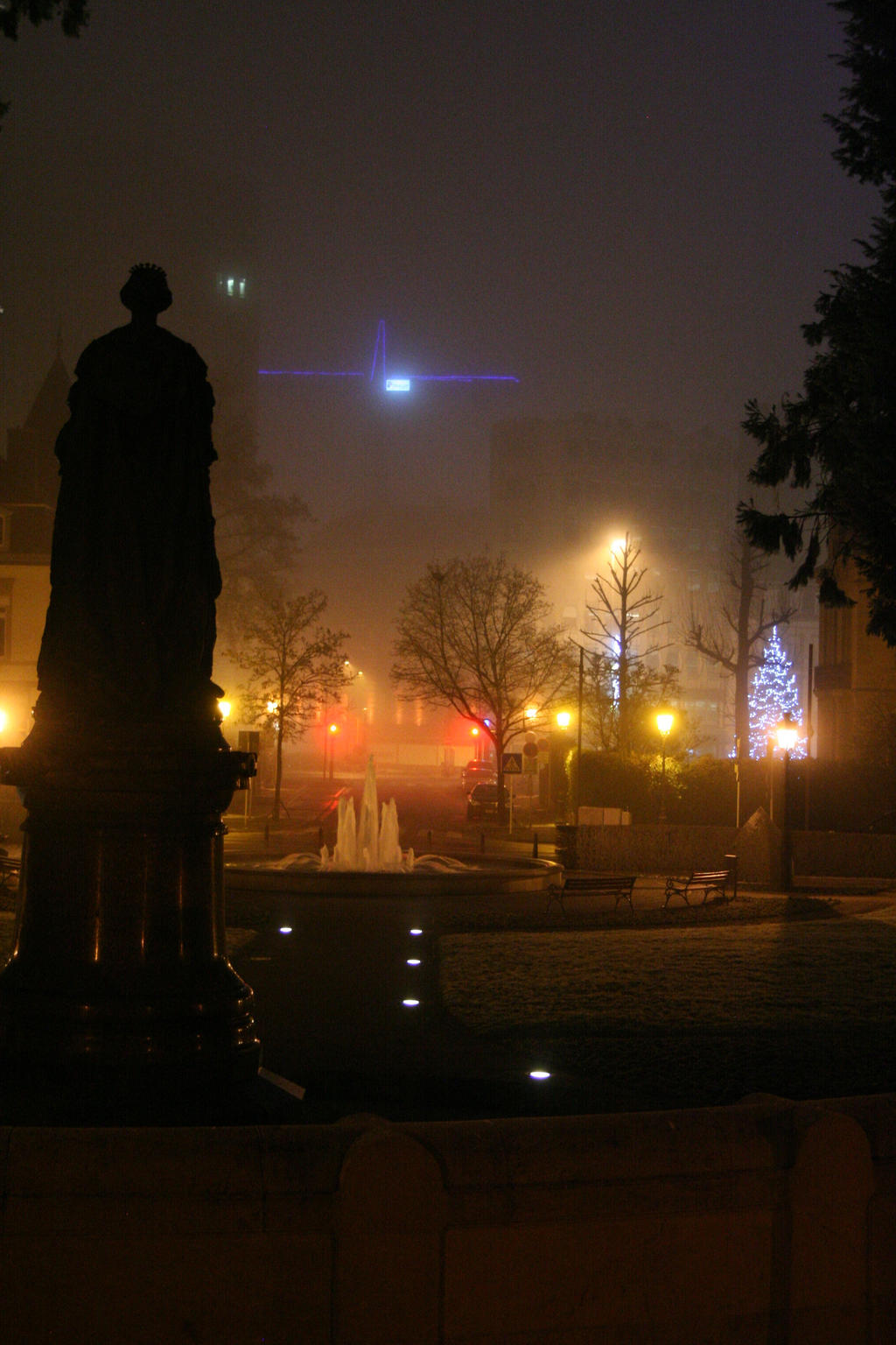 The statue and the nightlife