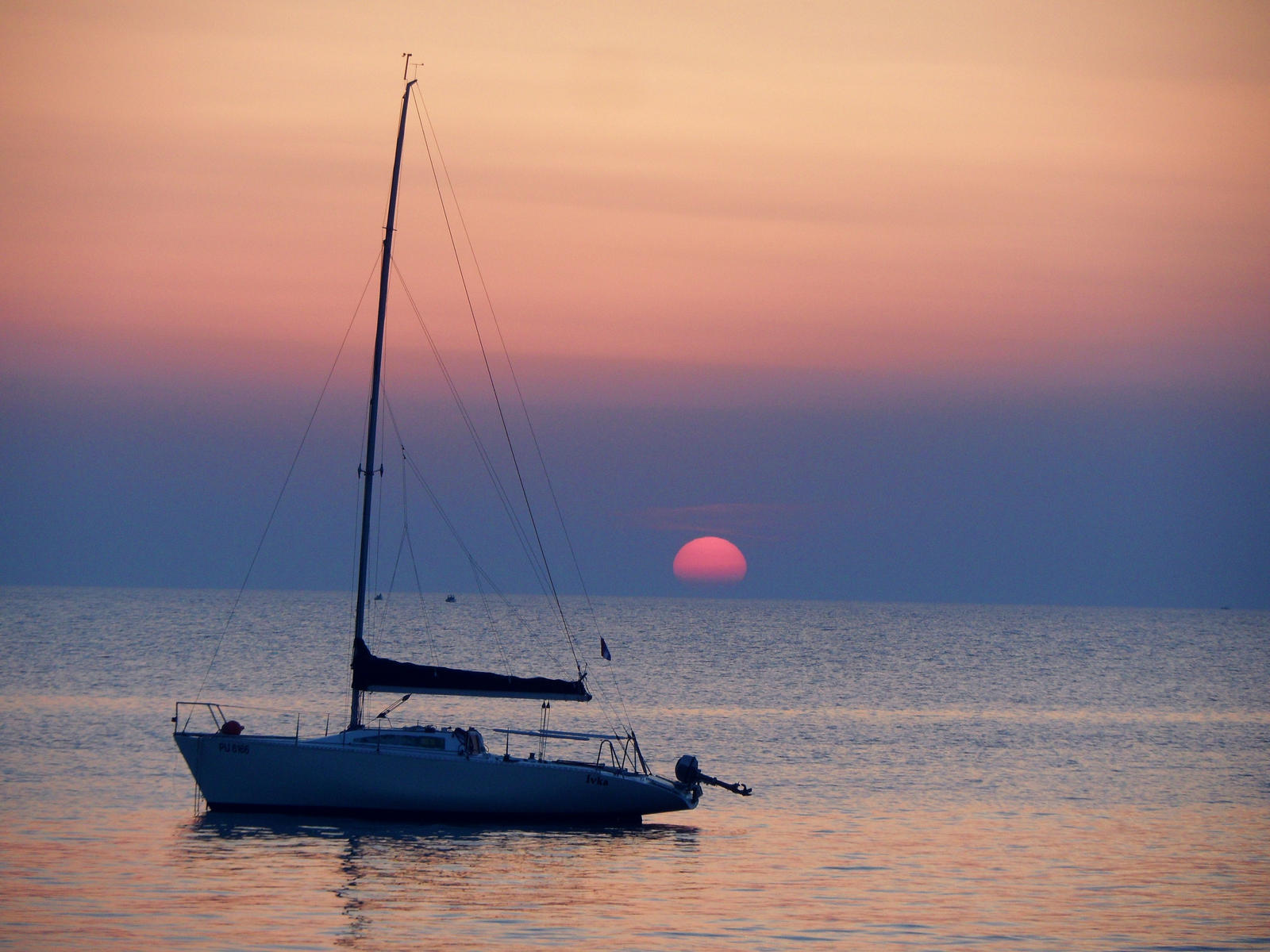 Boat under the setting sun