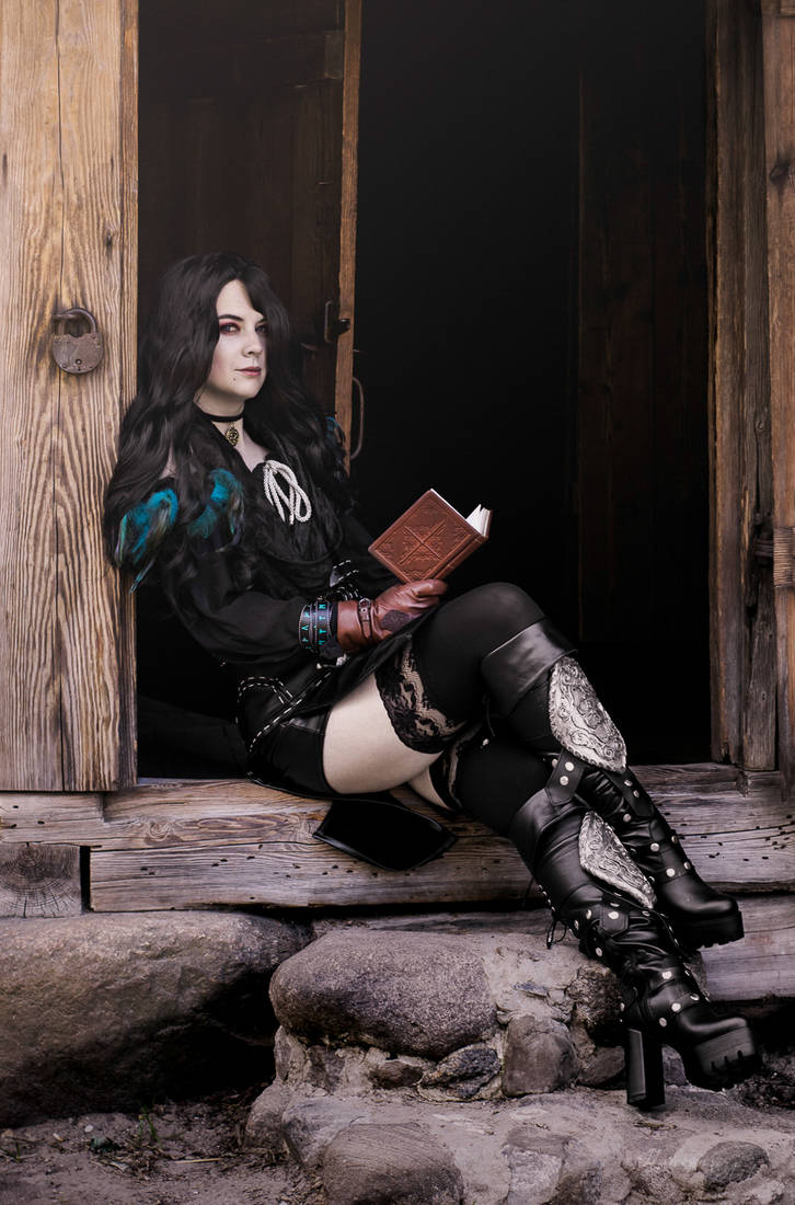 Yennefer (Alternative outfit) by DungeonQueen on DeviantArt