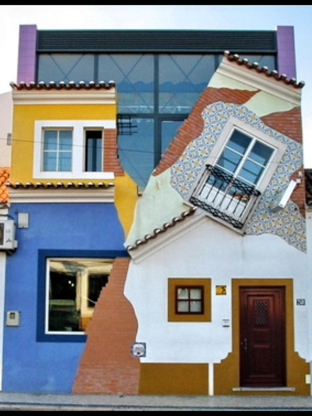 Strange House in Chamusca ( Portugal ) .