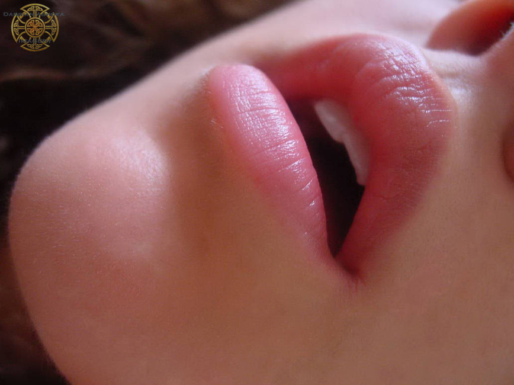 Close up 1. Губки женские. Губы крупно. Нежные губки. Влажные губы.