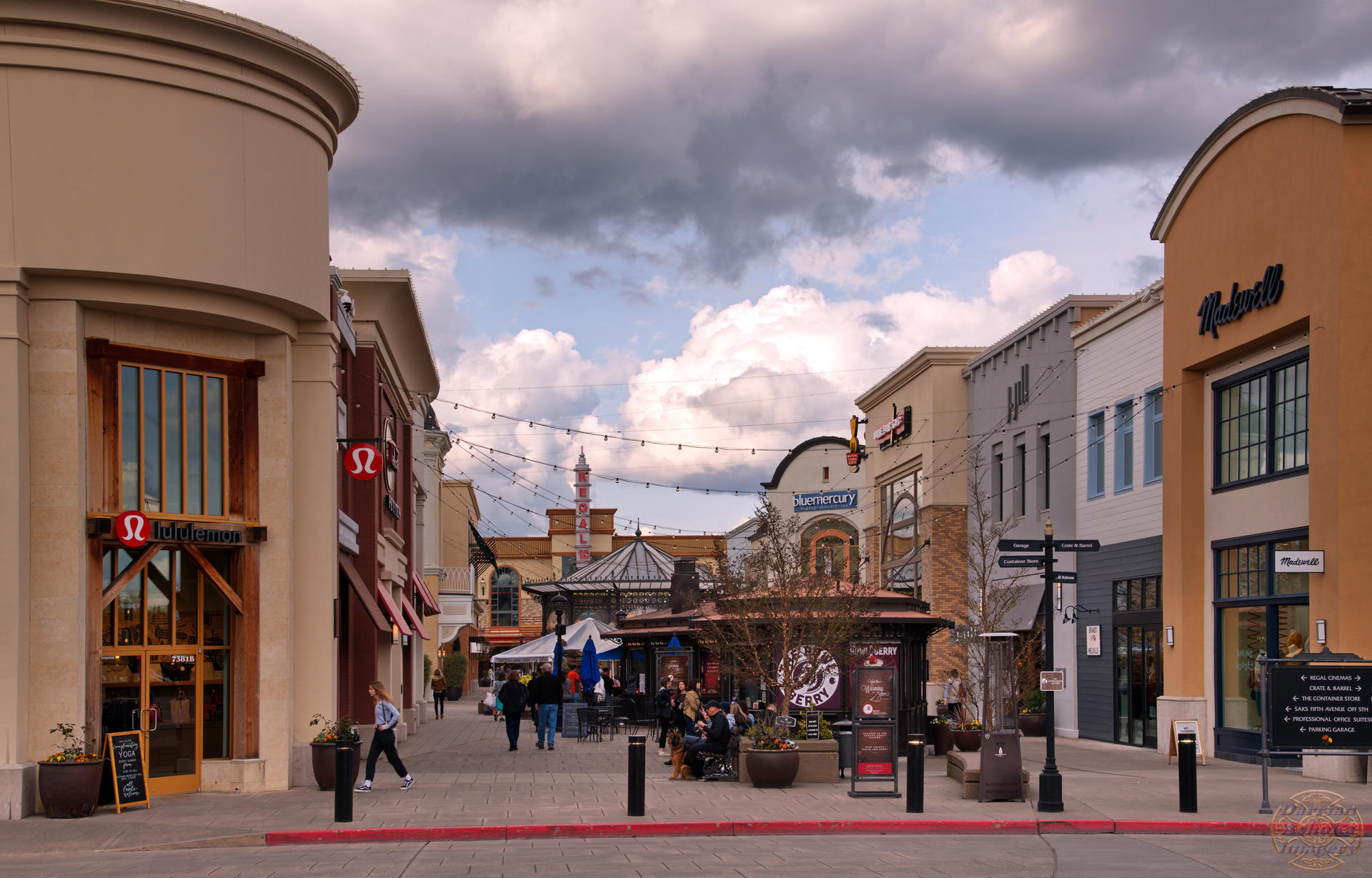 Bridgeport Mall Courtyard by DarrianAshoka on DeviantArt