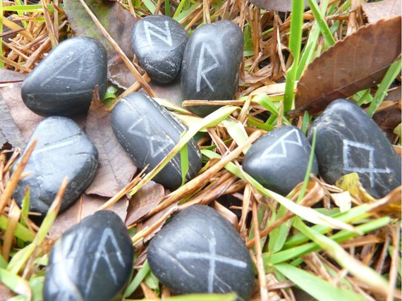 Black Rune Stone Set