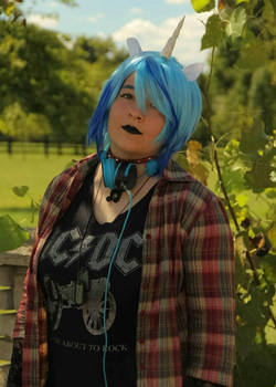 Vinyl Scratch Cosplay