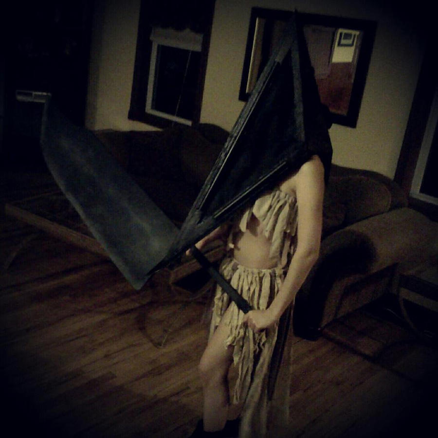 Female Pyramid Head Cosplay