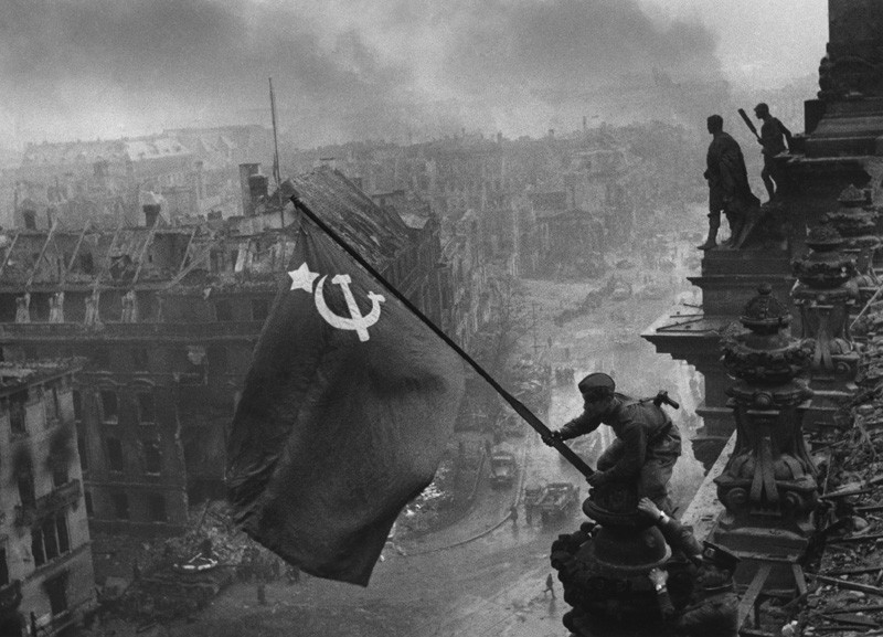 flag over the reichstag