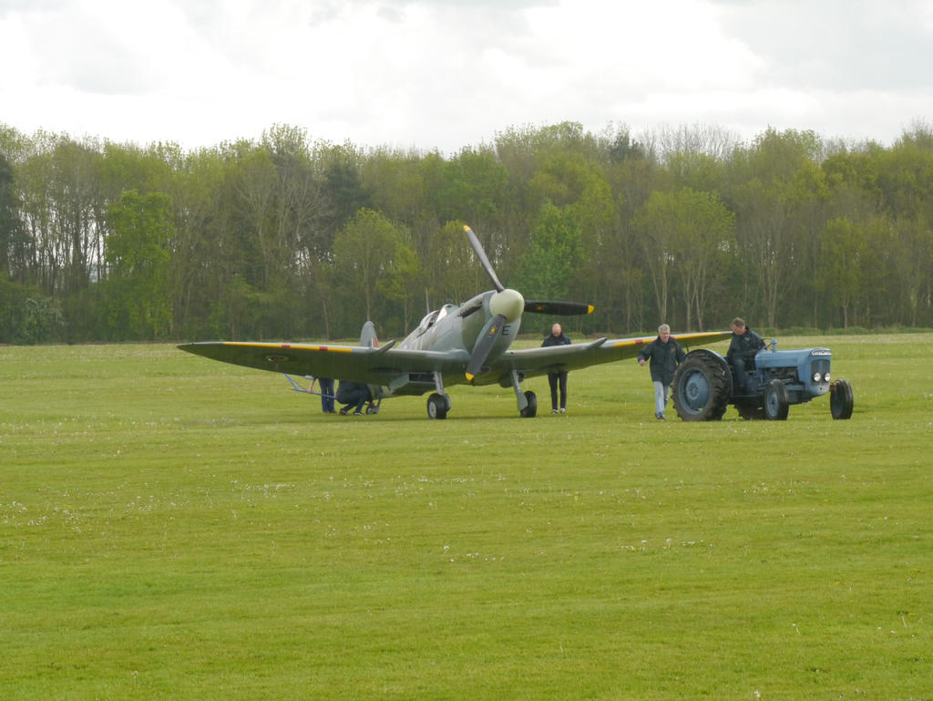 Ground Crew with the Spitfire by Party9999999 on DeviantArt