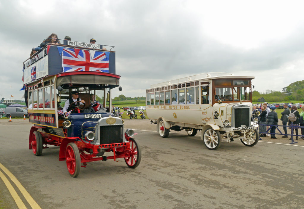 Motor Buses on the Move by Party9999999 on DeviantArt