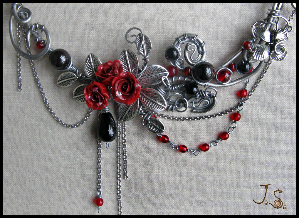 Dark passion necklace. detail