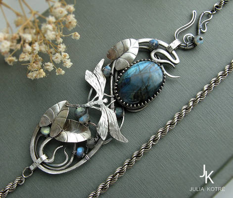 Dragonfly silver necklace with labradorite