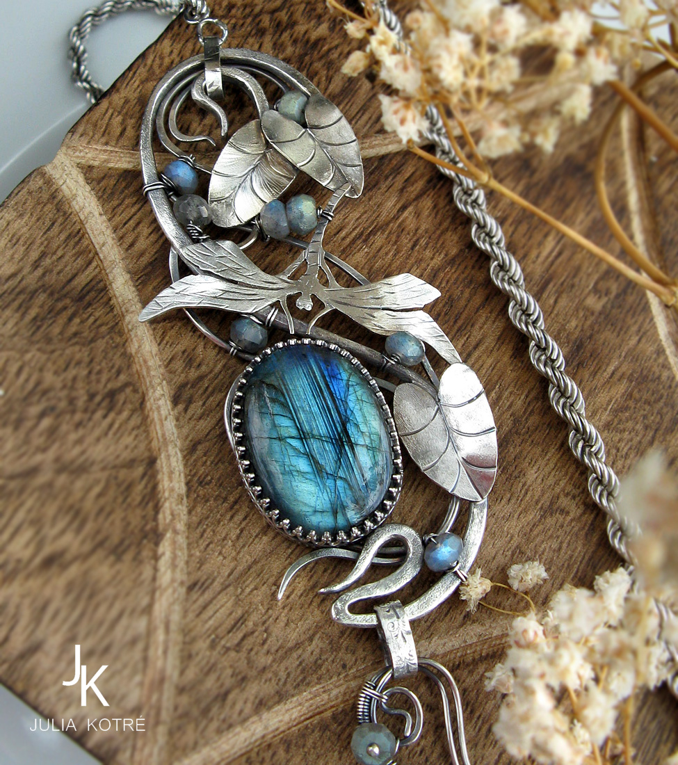 Dragonfly silver necklace with labradorite