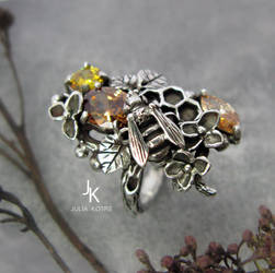 Honeybee silver cast ring