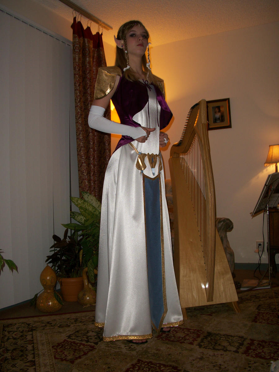 Princess Zelda Cosplay 3