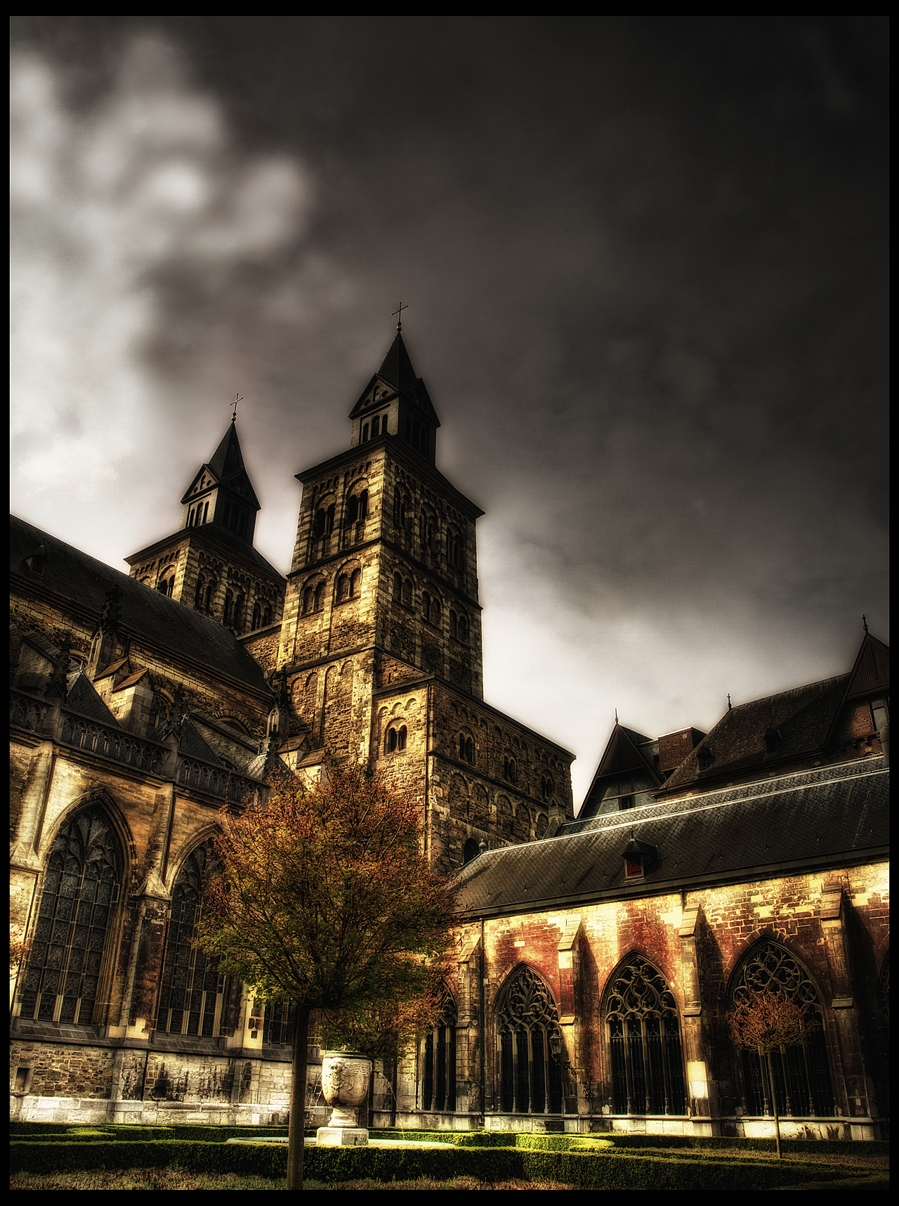 Basilica of Saint Servatius by Riot23