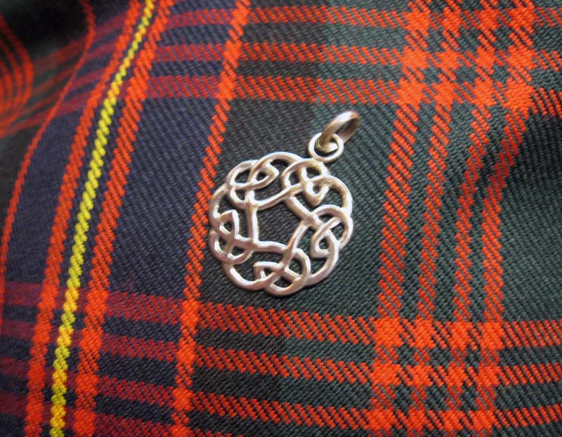 celtic knot pendant 2