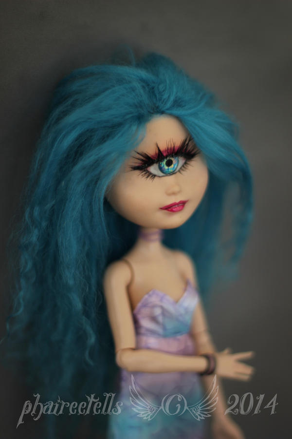 Cyclops custom repaint Ever After High Raven Queen