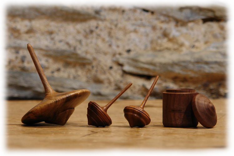 Walnut Spinning Top - Holzkreisel Nussholz