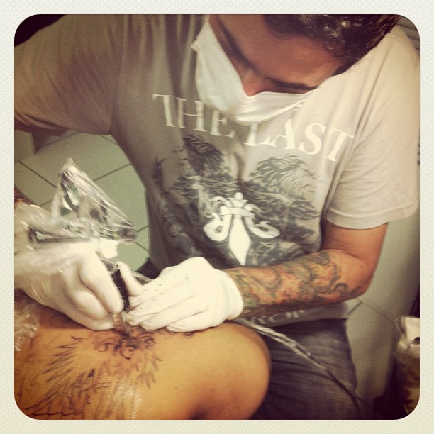 Tatuando