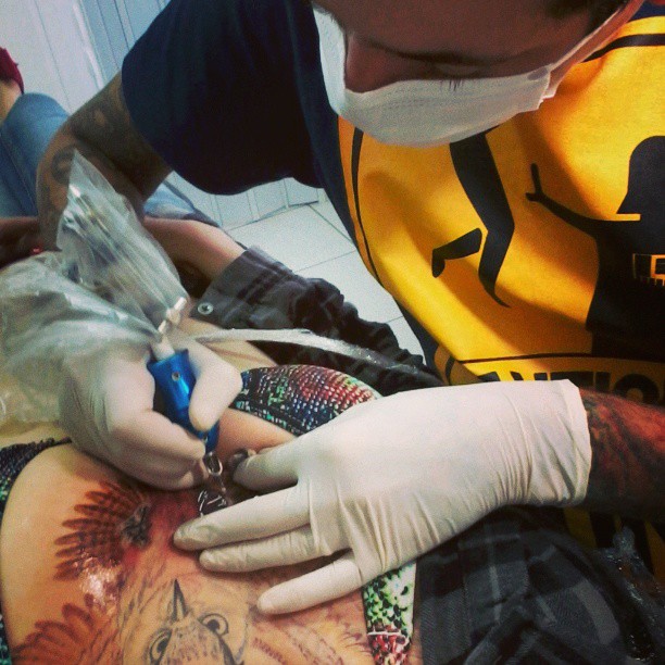 Tatuando