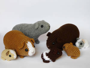 Guinea pig family by LunasCrafts