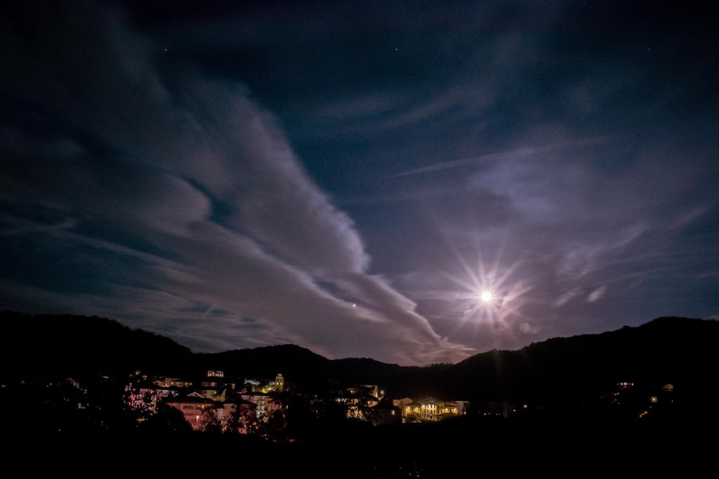 Somewhere in Italia, esterno notte