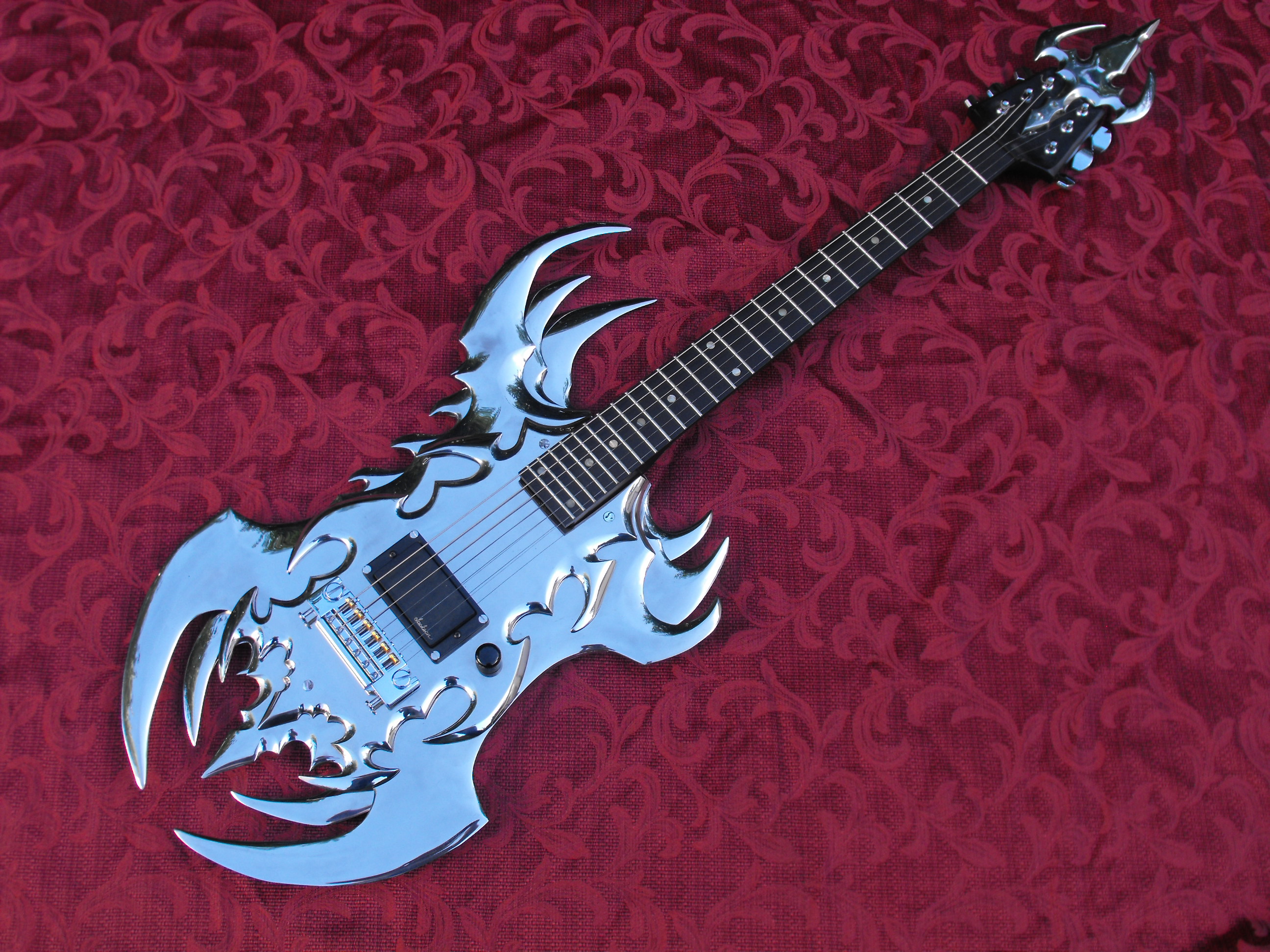 Электрогитара для металла. Гитара BC Rich Dagger. Необычные электрогитары. Рок гитара.