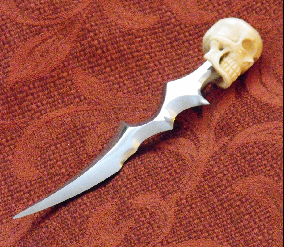 Skull punch blade