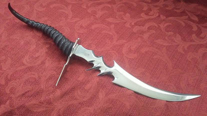 blade with horn