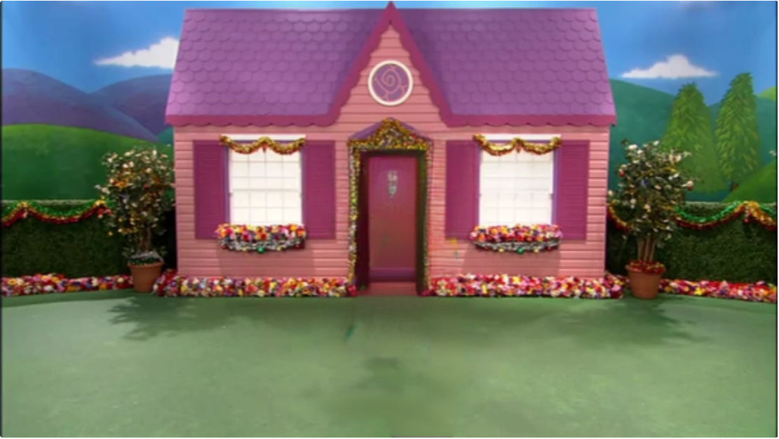 Dorothy's Christmas House by Trevorhines on DeviantArt
