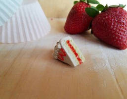 Scented Strawberry Shortcake Necklace