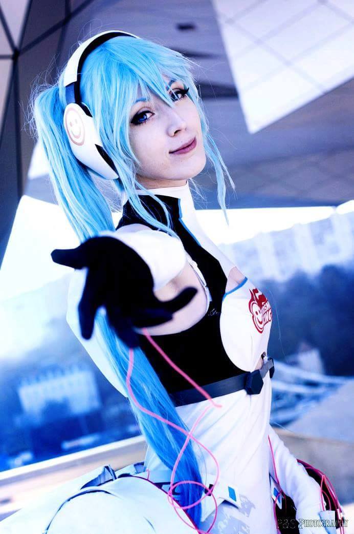 Miku Racing 2014 - Vocaloid Cosplay