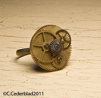 Steampunk ring with cogs