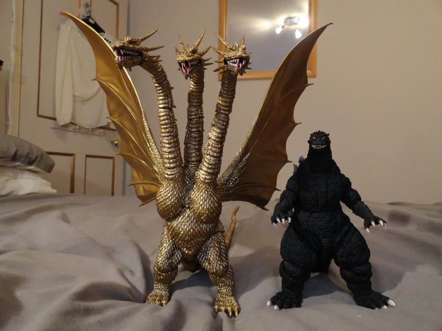 S.H Monsterarts King Ghidorah (3/?)