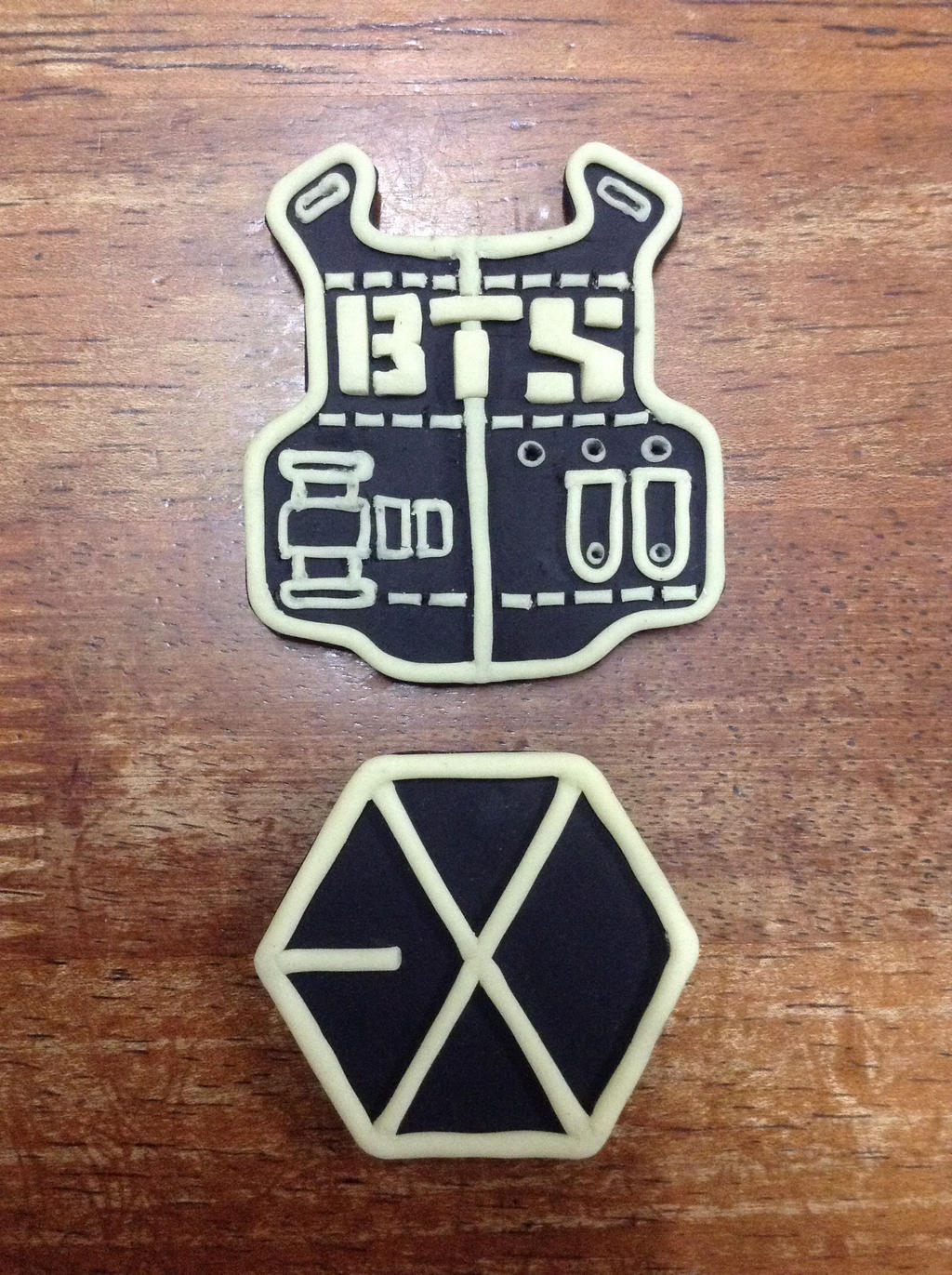 exo and bts badges