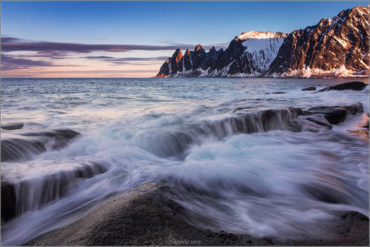 Devil`s jaw at sunrise