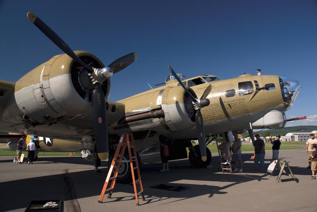 Secoh2000 Red B-17 Flying Fortress by secoh2000 on DeviantArt