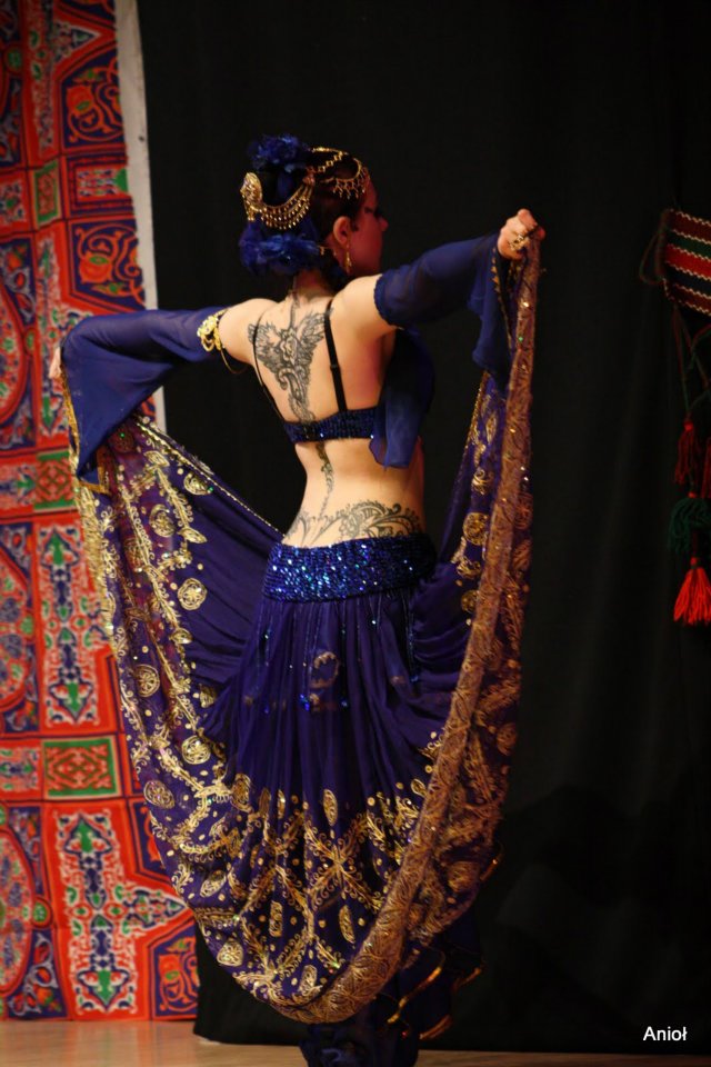 Persian / Tribal Fusion belly dancer 3