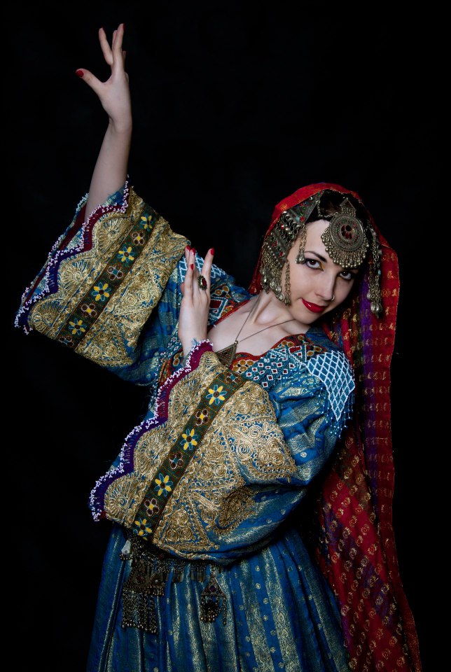 pashtun ladies dress Traditional Pashtun folk clothing, by Avizeh. : r/afghanistan