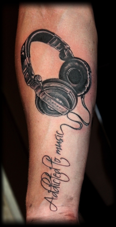 Szymon Lencki headphone Tattoo