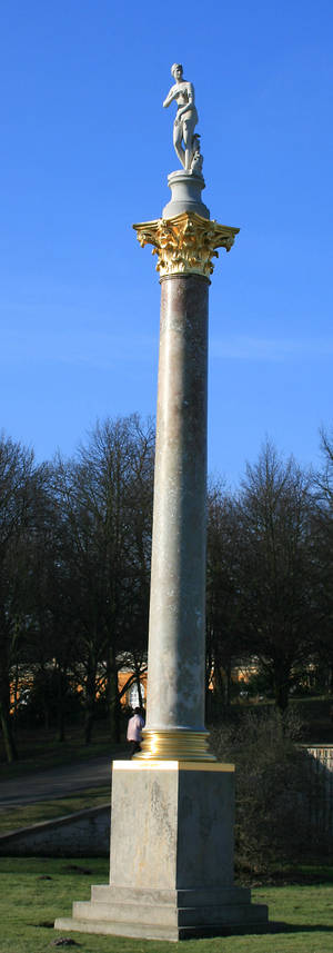 statue
