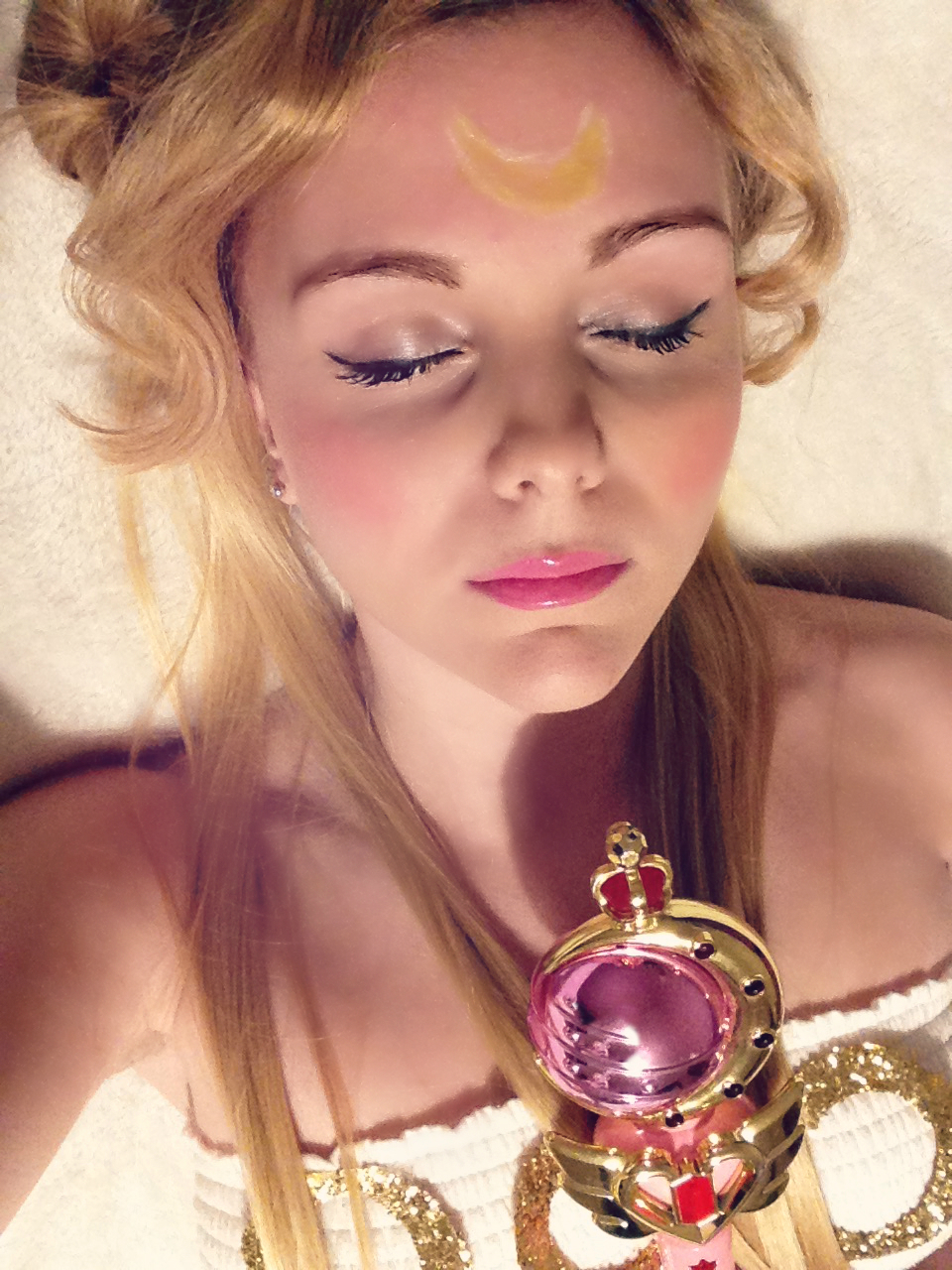 Crystal Tokyo (Princess Serenity Cosplay)